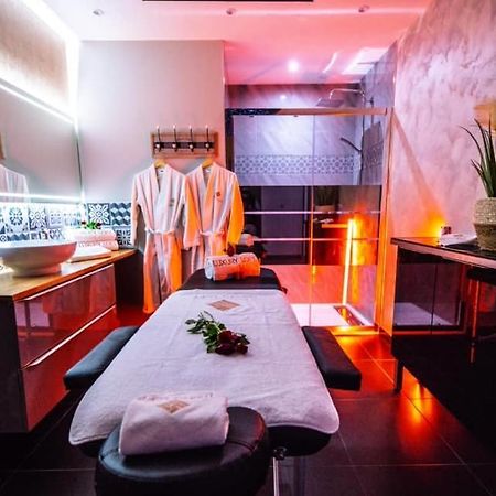 Loft Privatif Avec Jacuzzi Et Sauna Saint-Dizier Exteriör bild