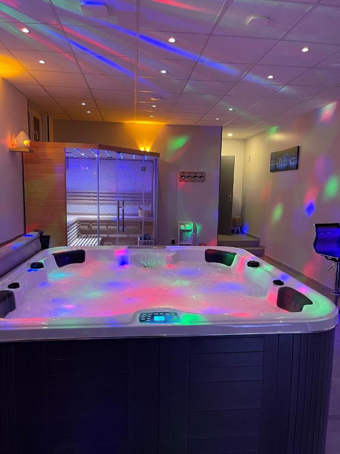 Loft Privatif Avec Jacuzzi Et Sauna Saint-Dizier Exteriör bild